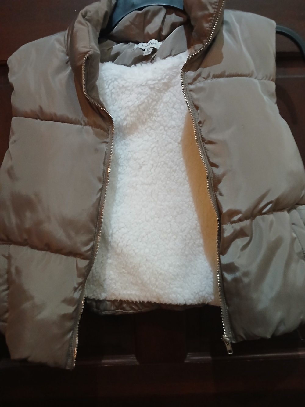 Women's Puffer Vest By Faded Rose Short Size M Pewter Color Trendy Fleece Lined - Picture 3 of 5